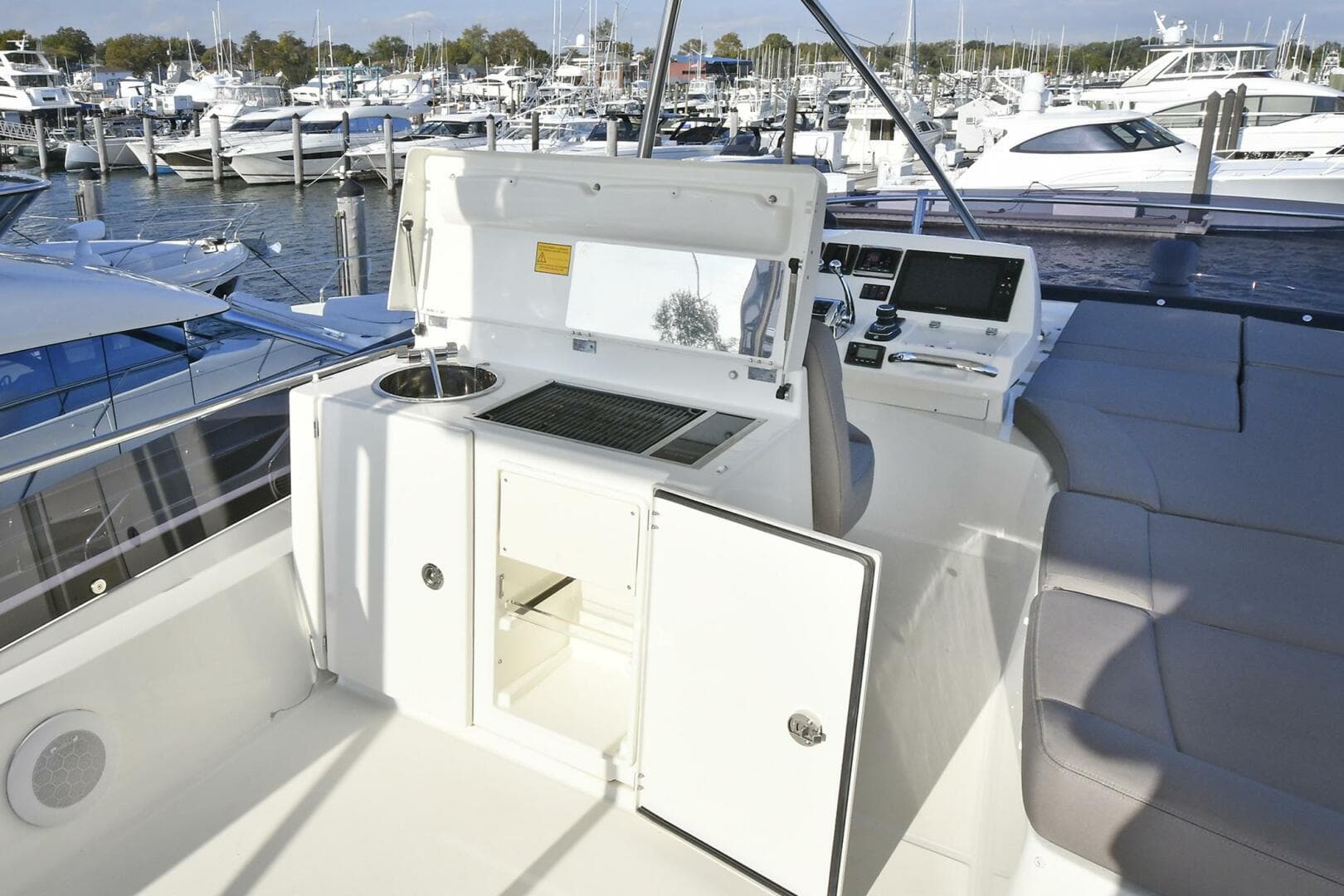 2018 Prestige 560 Fly — photo 8