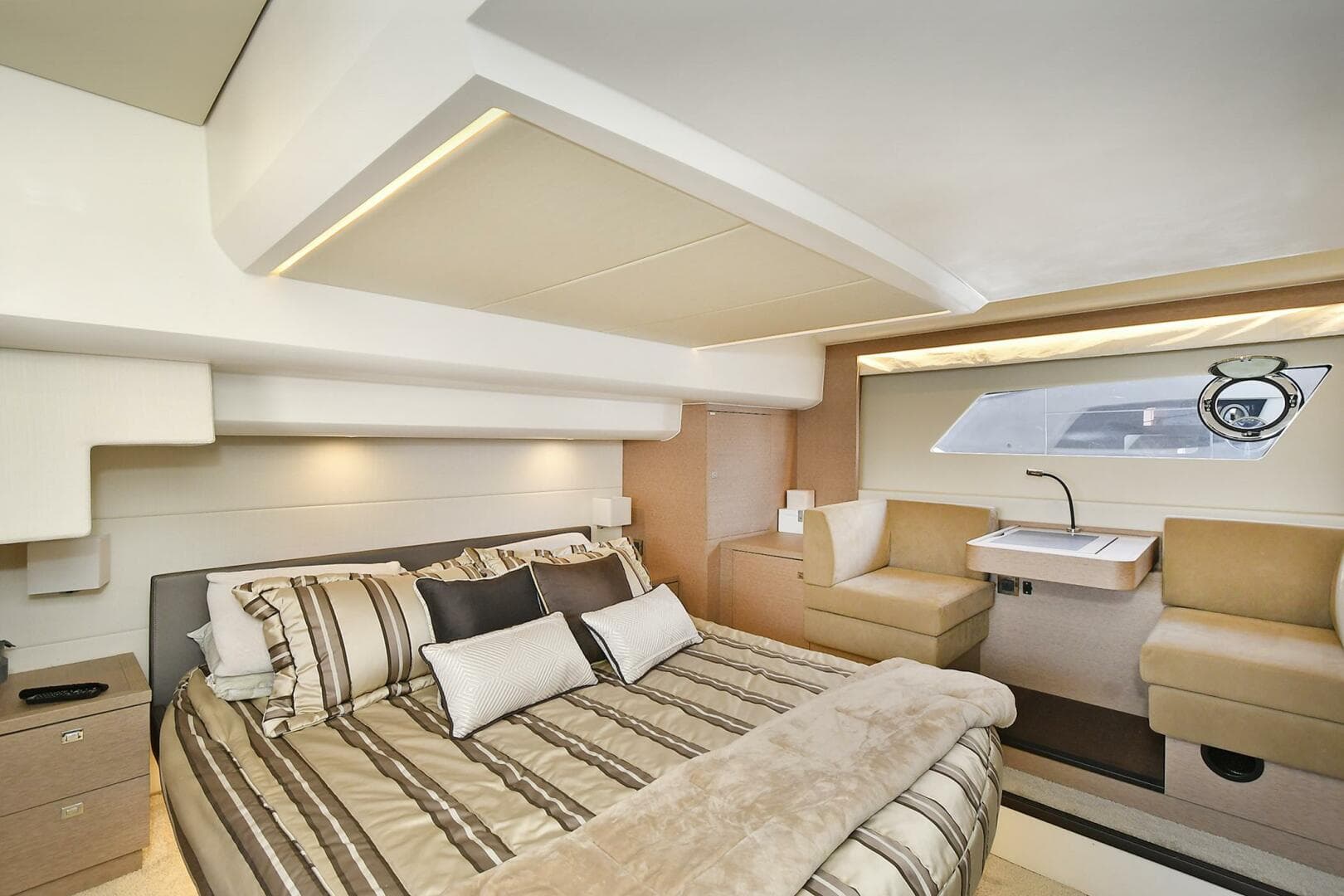 2018 Prestige 560 Fly — photo 55