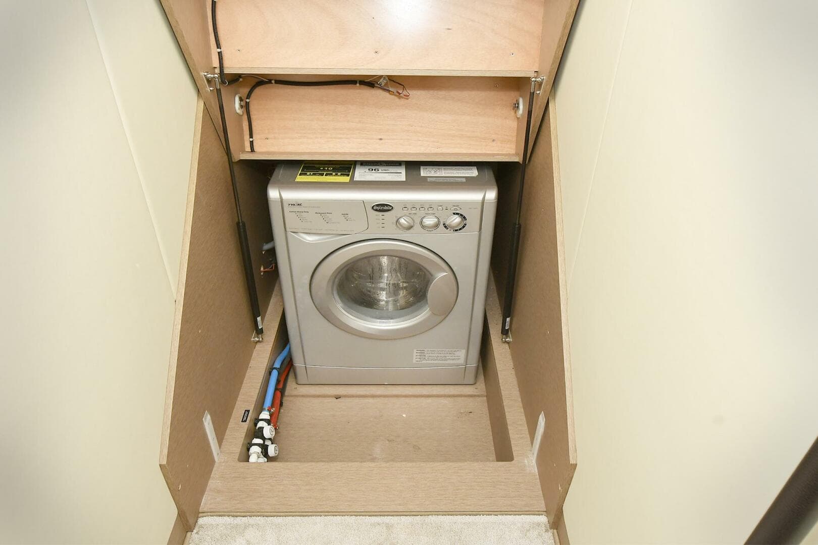 2018 Prestige 560 Fly — photo 49