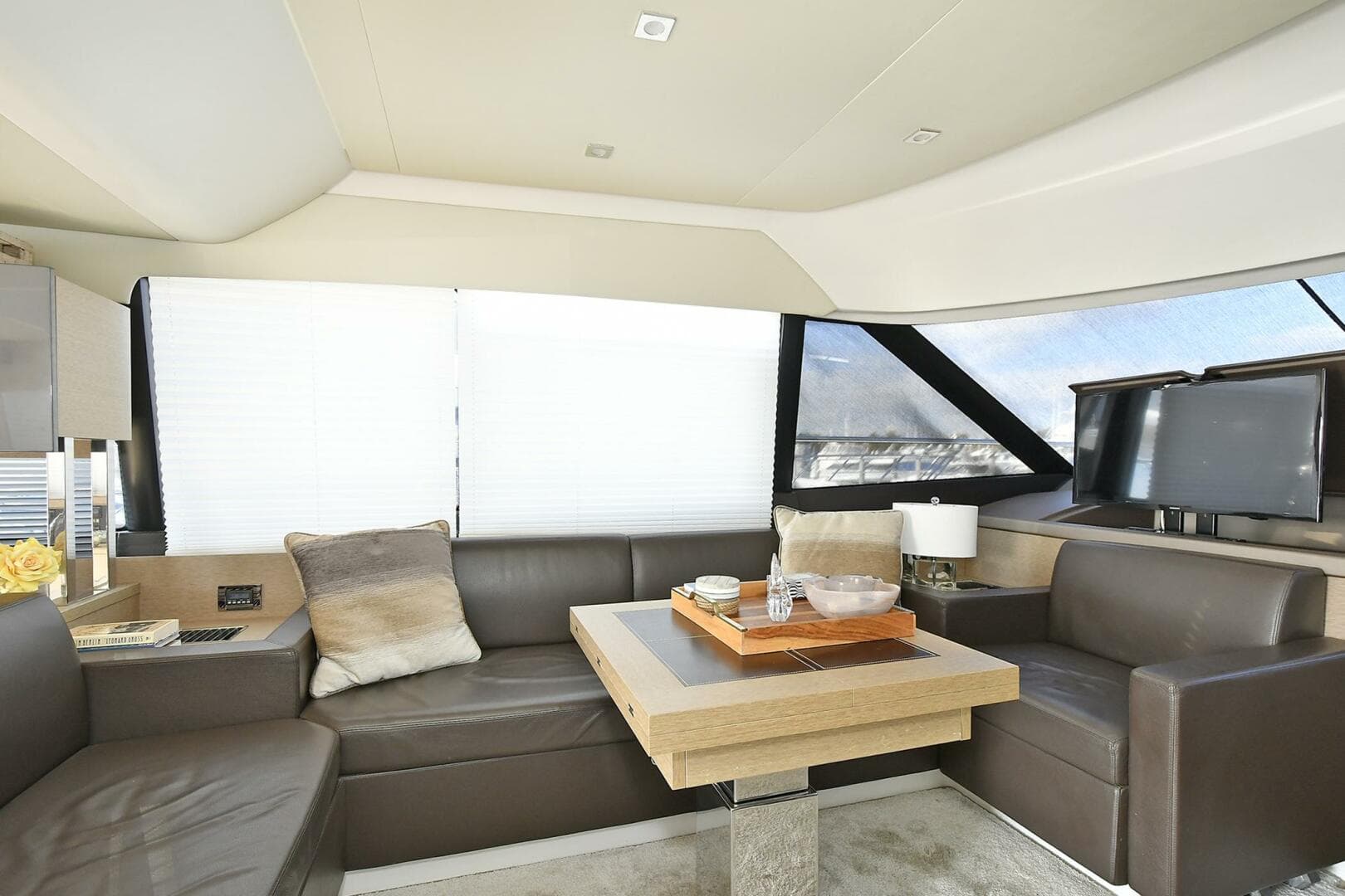 2018 Prestige 560 Fly — photo 33