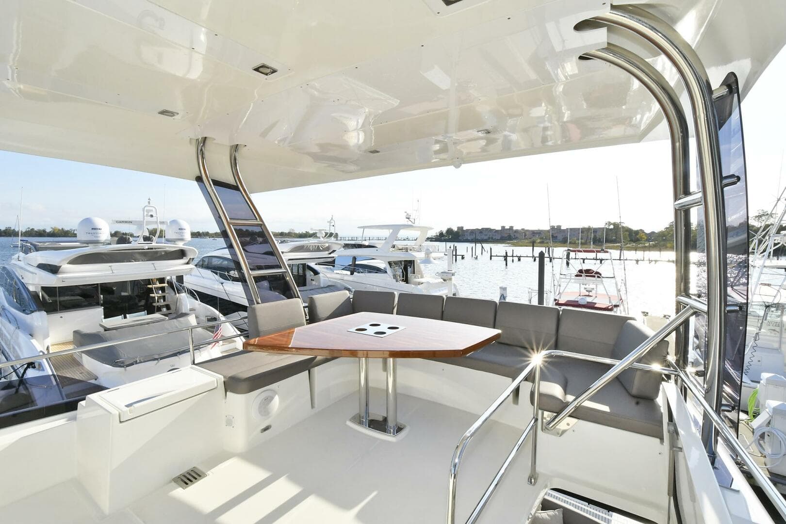 2018 Prestige 560 Fly — photo 16