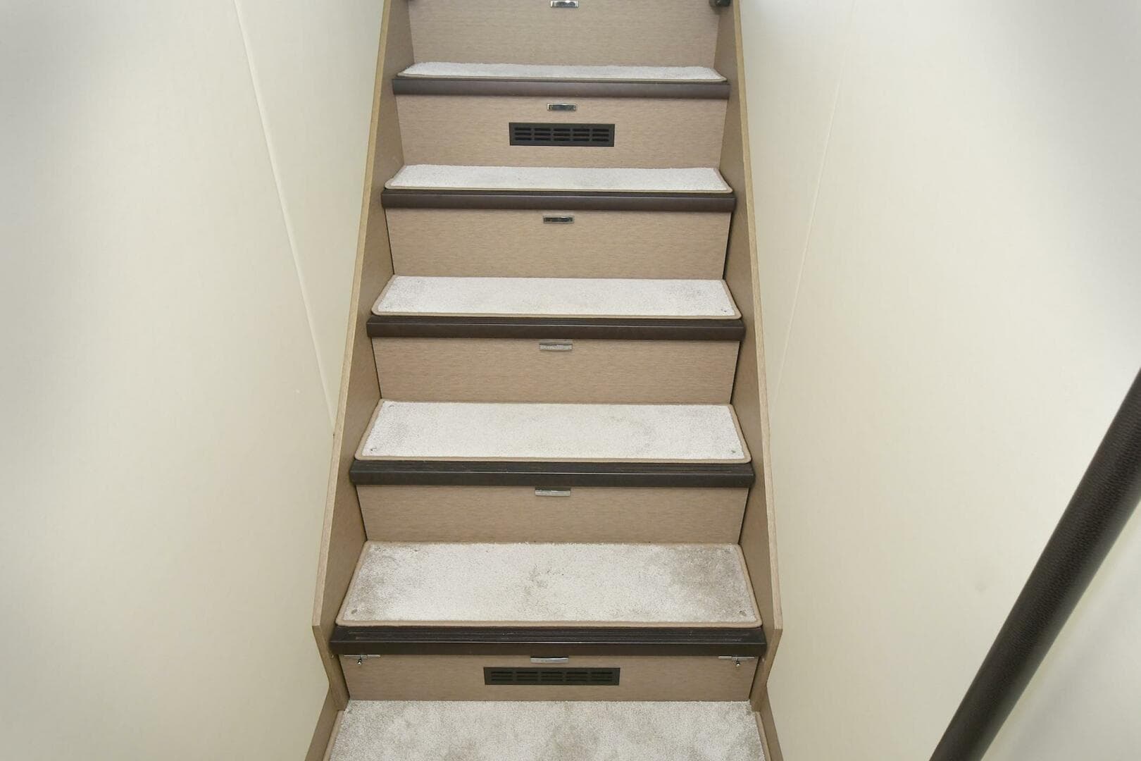 2018 Prestige 560 Fly — photo 44