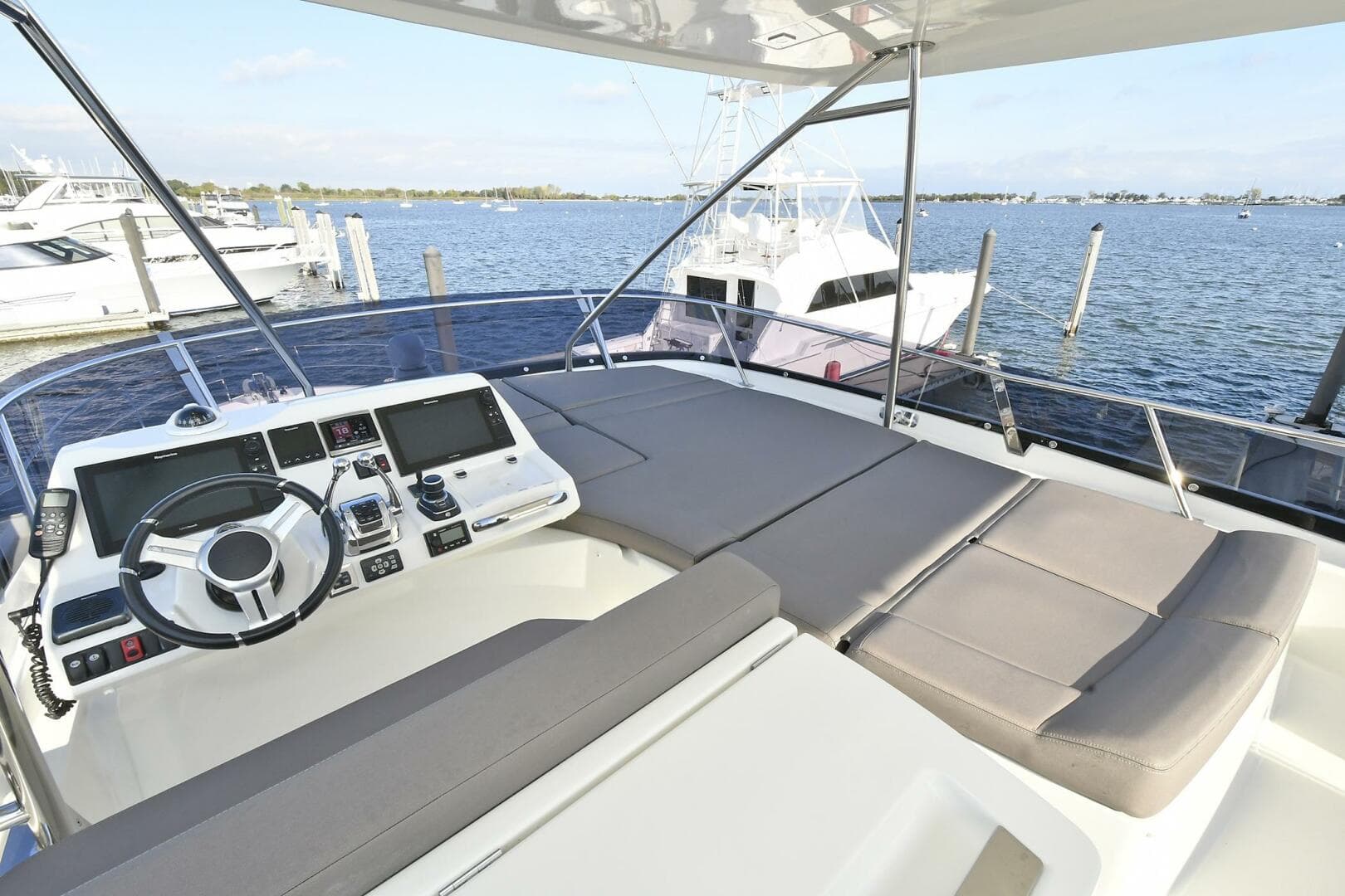 2018 Prestige 560 Fly — photo 13