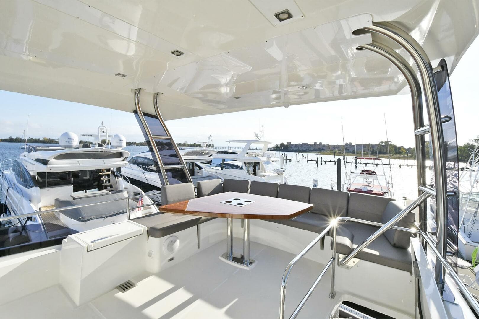 2018 Prestige 560 Fly — photo 18