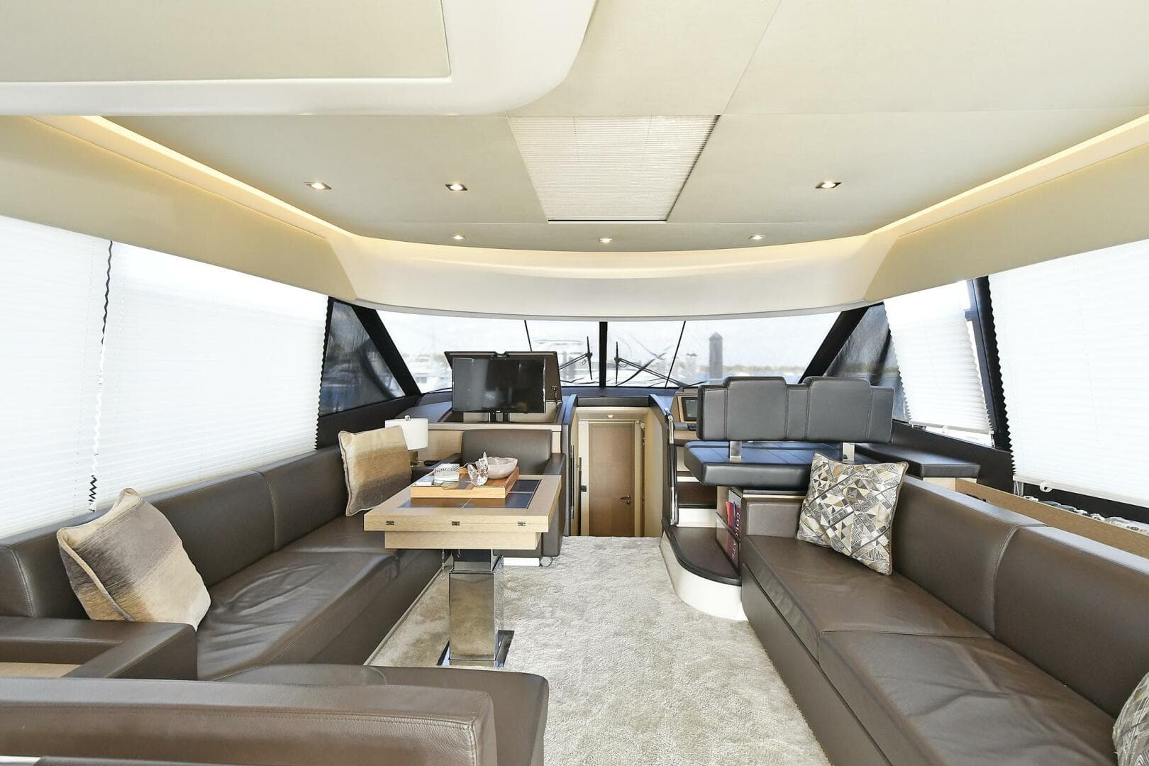 2018 Prestige 560 Fly — photo 23