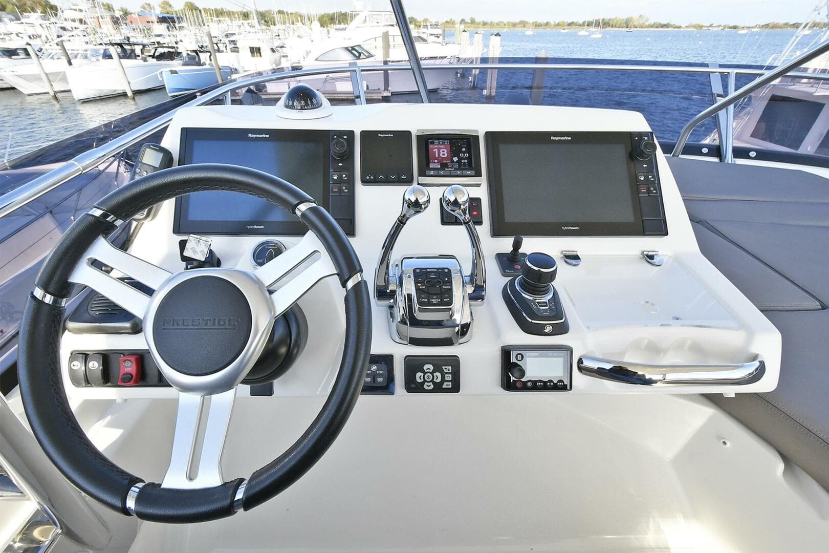 2018 Prestige 560 Fly — photo 15