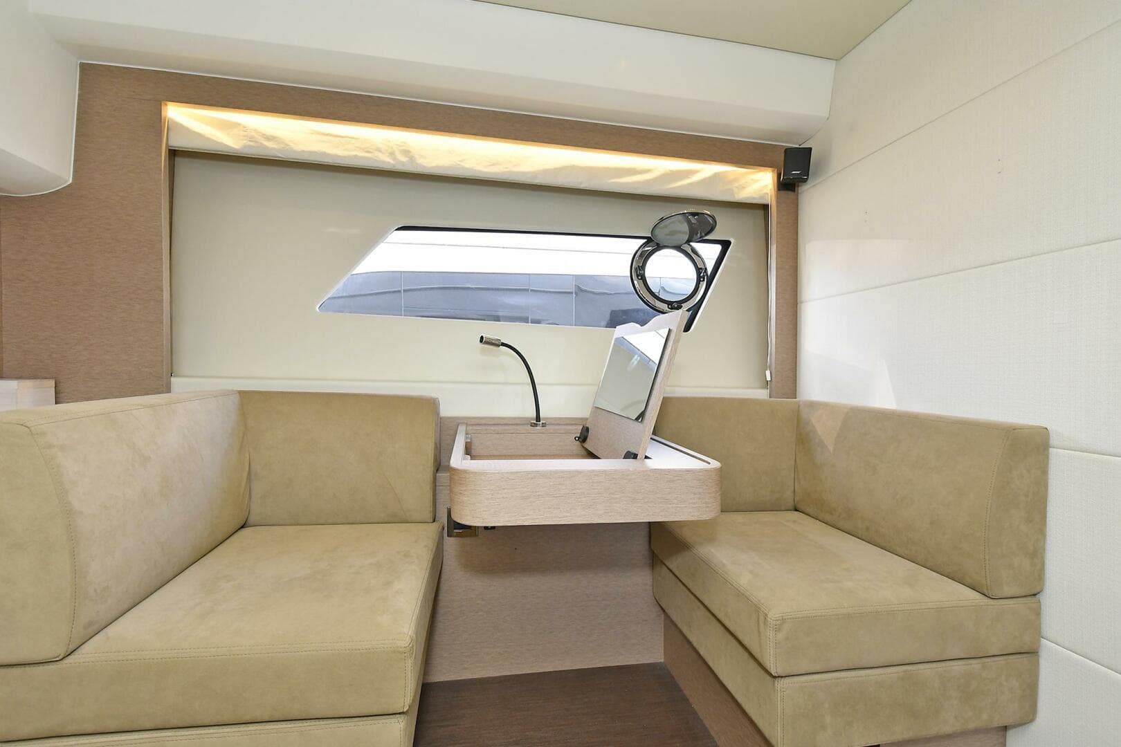 2018 Prestige 560 Fly — photo 62