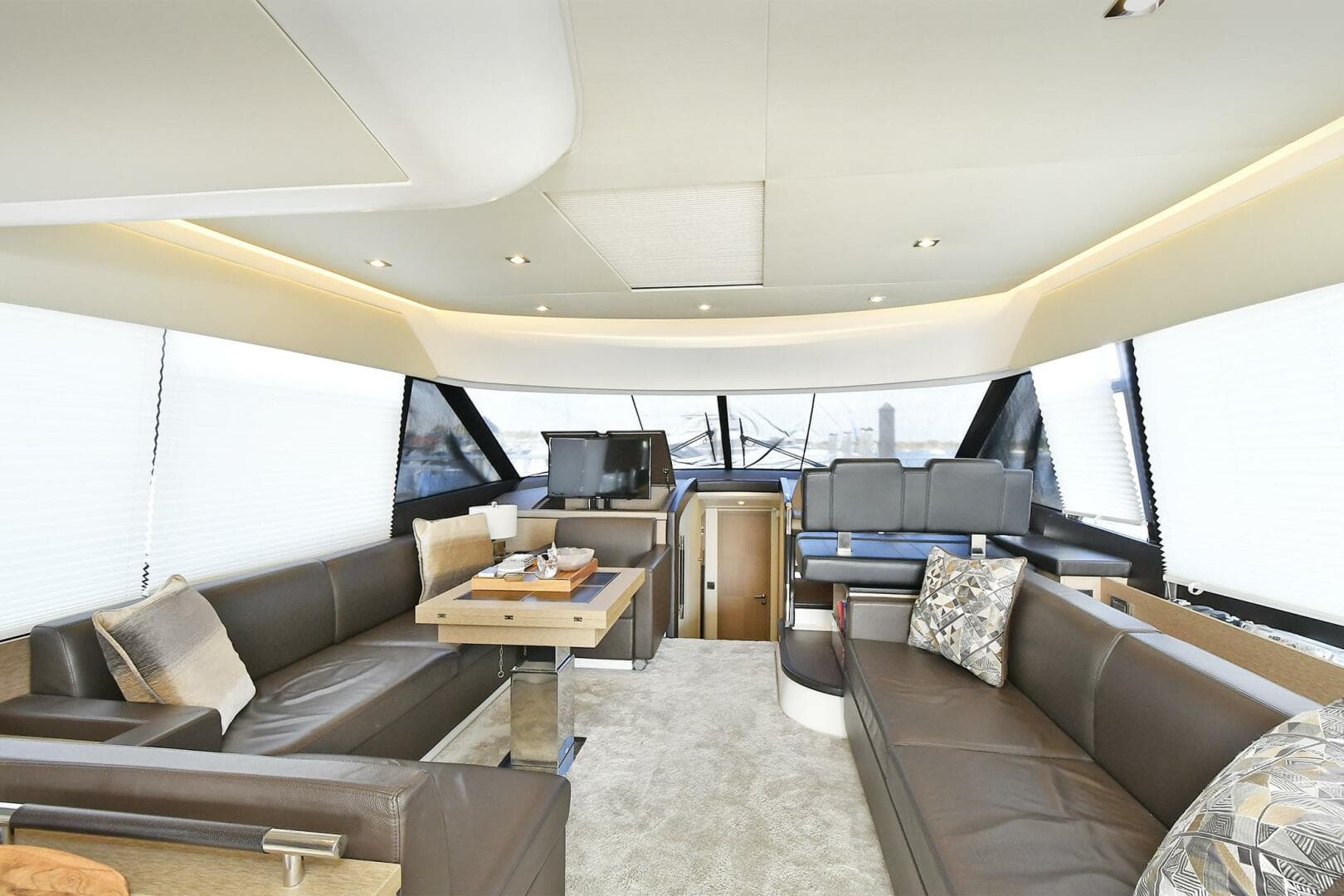 2018 Prestige 560 Fly — photo 24