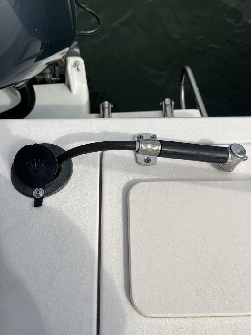 2004 Grady-White Gulfstream 232 — photo 11