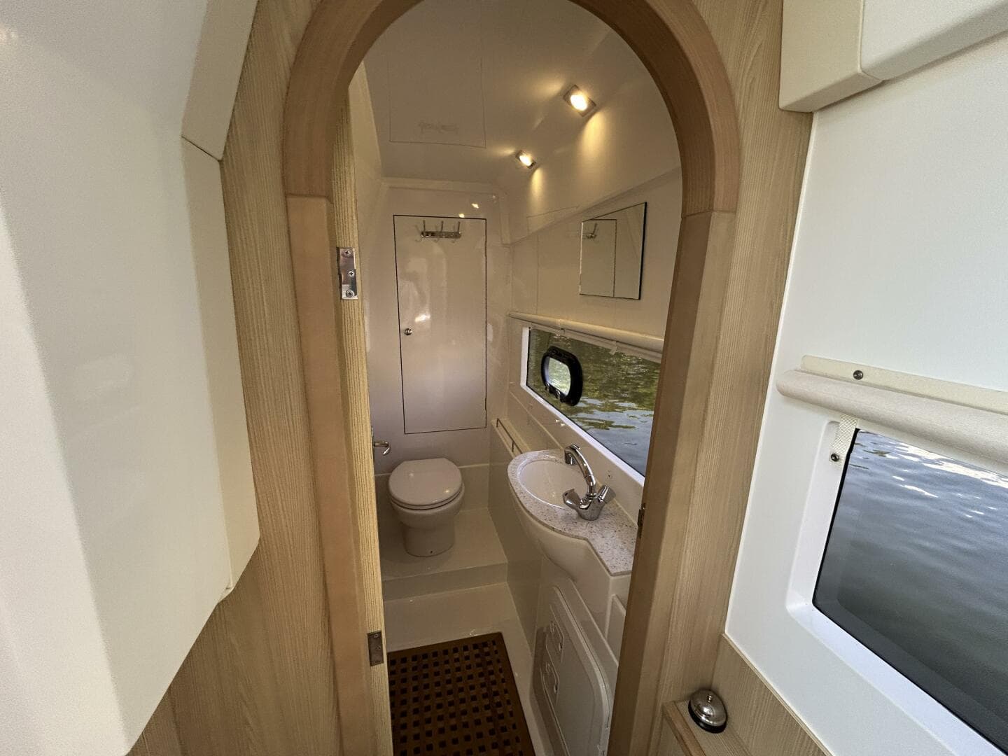 2020 Aquila 36 Sport — photo 15