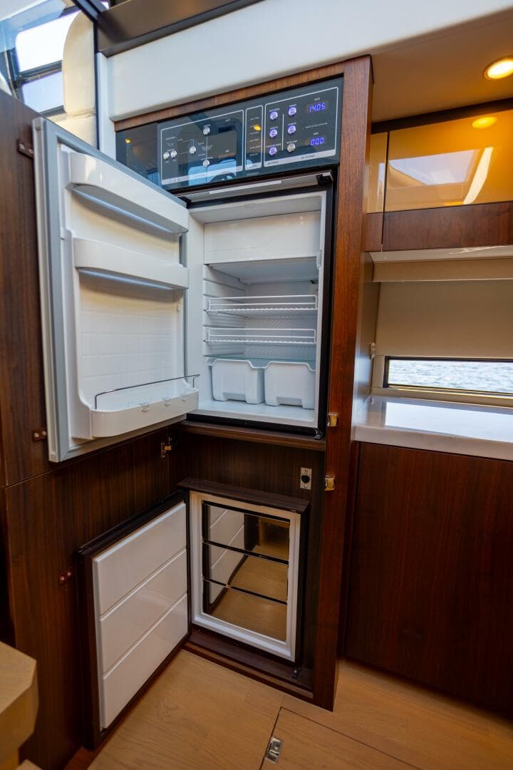 2025 Fairline Squadron 50 — photo 18