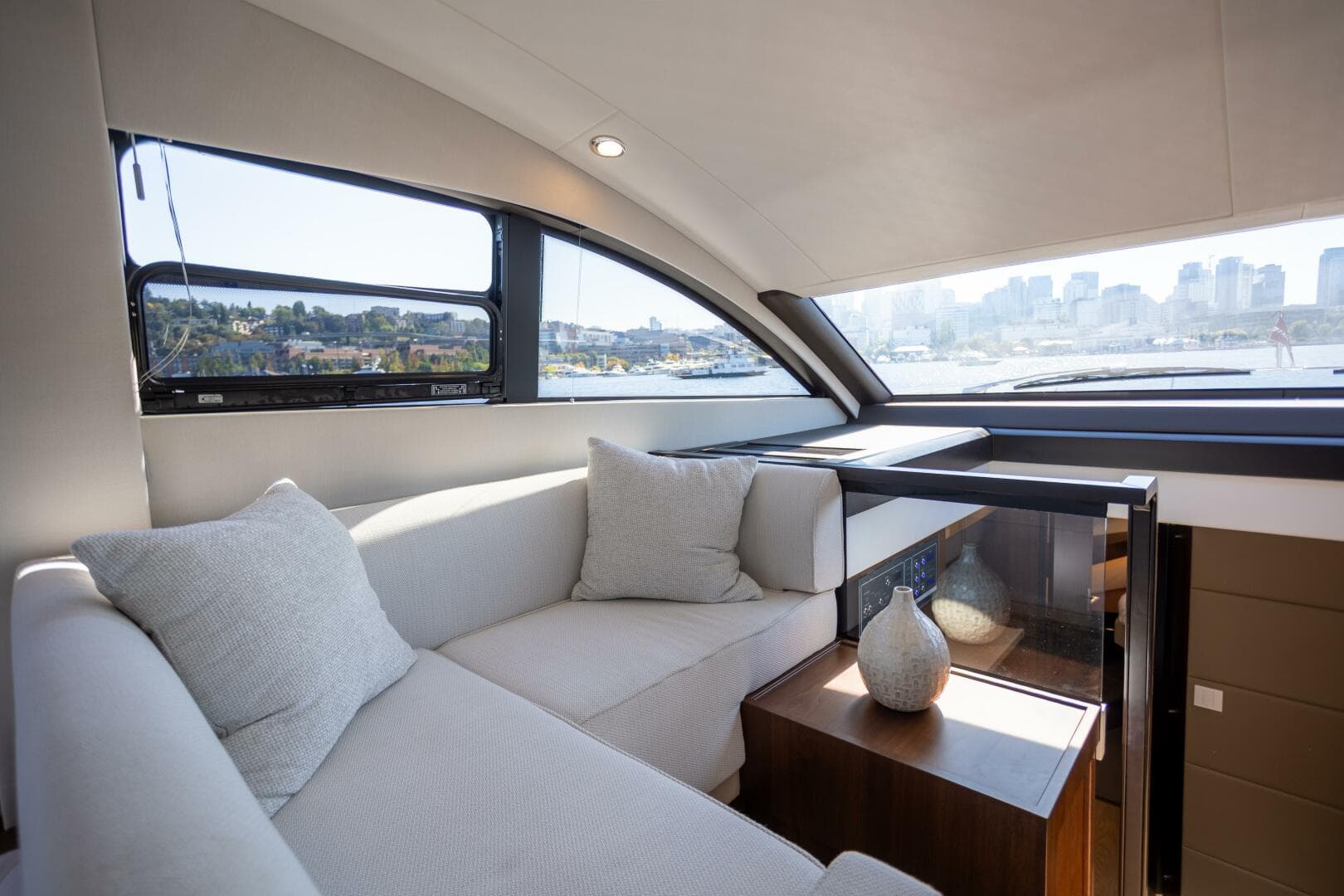 2025 Fairline Squadron 50 — photo 8