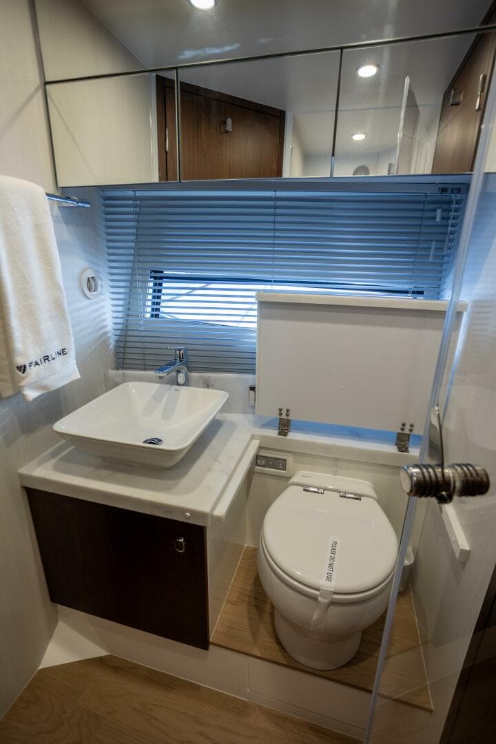 2025 Fairline Squadron 50 — photo 16