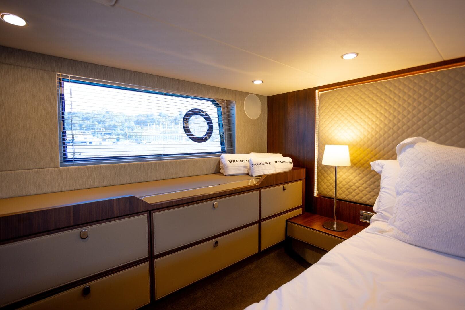 2025 Fairline Squadron 50 — photo 14