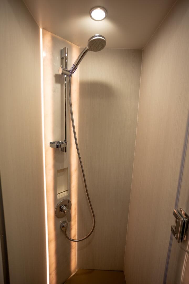 2025 Fairline Squadron 50 — photo 17