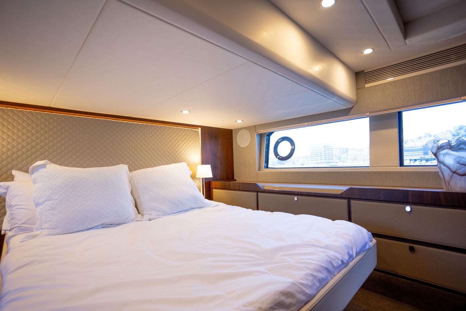 2025 Fairline Squadron 50 — photo 15