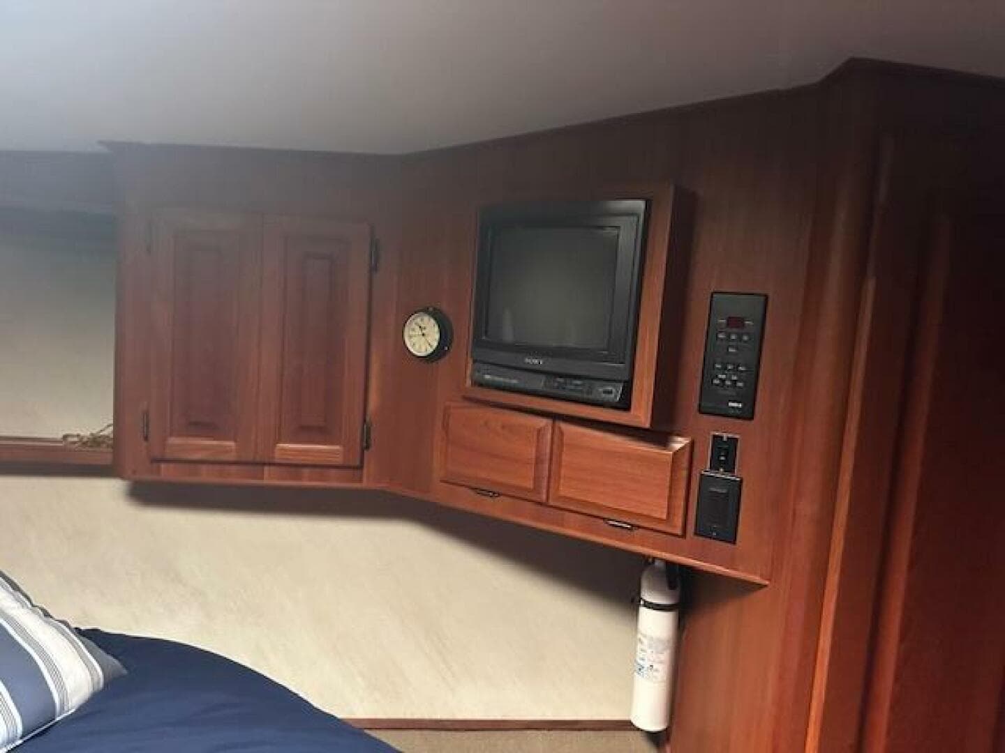 1988 Viking 45 Convertible — photo 20