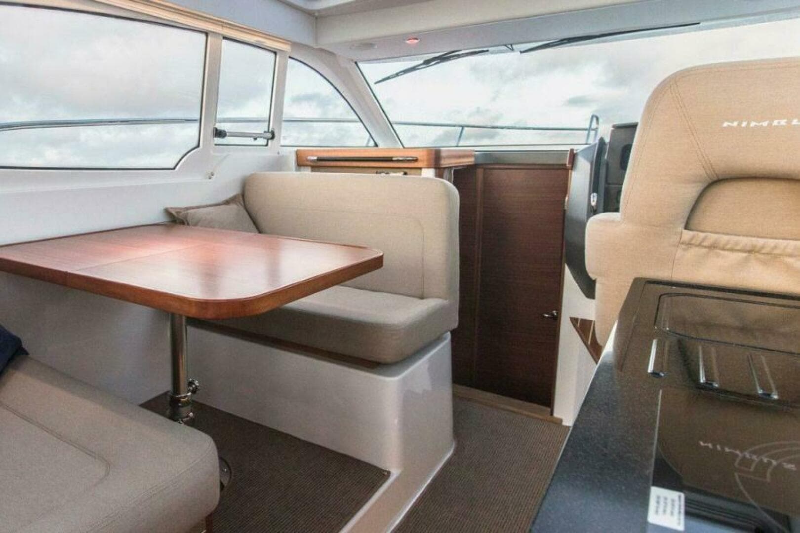 2025 Nimbus 305 Coupe — photo 8