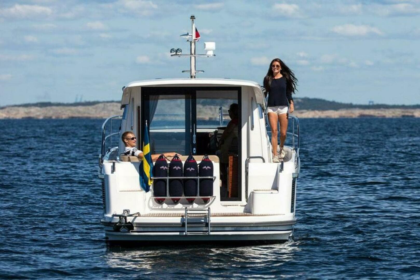 2025 Nimbus 305 Coupe — photo 3