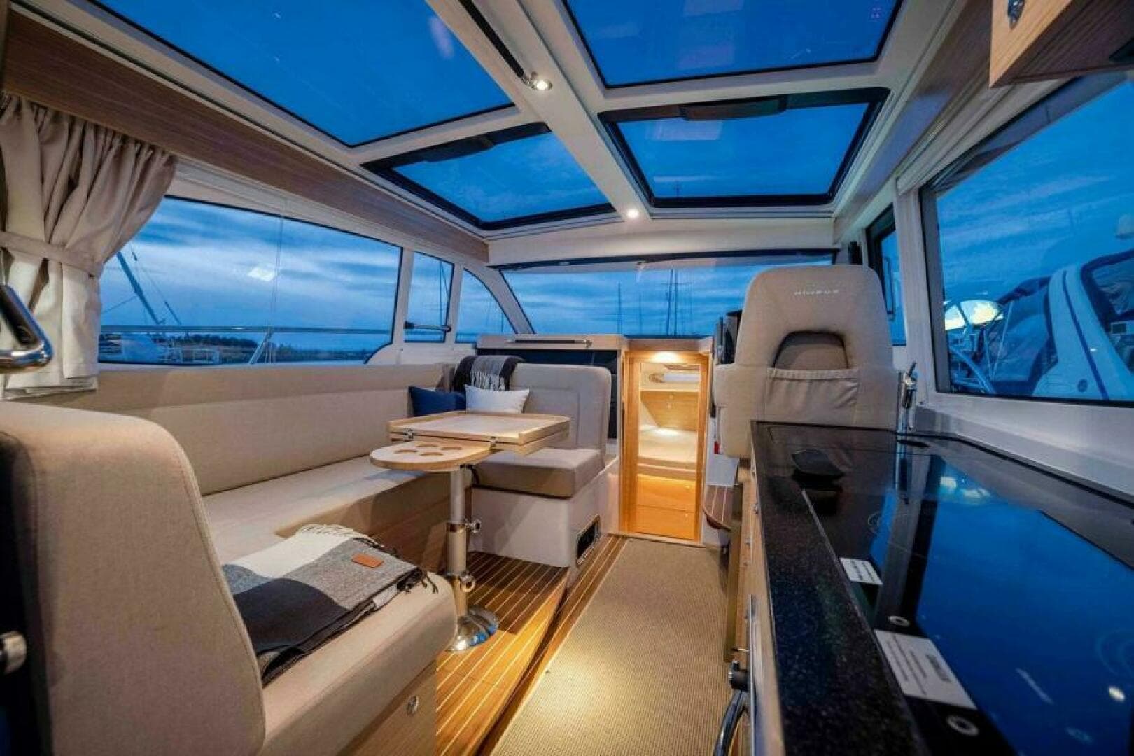 2025 Nimbus 365 Coupe — photo 6