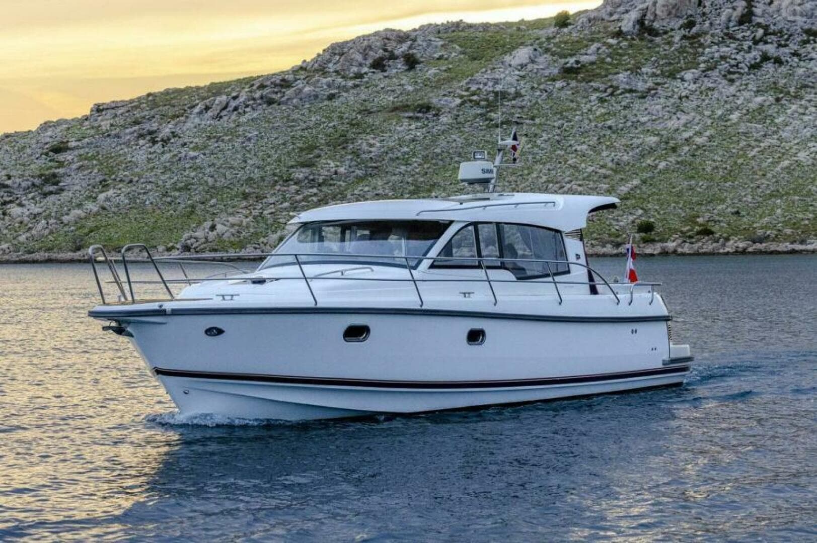 2025 Nimbus 365 Coupe — photo 4