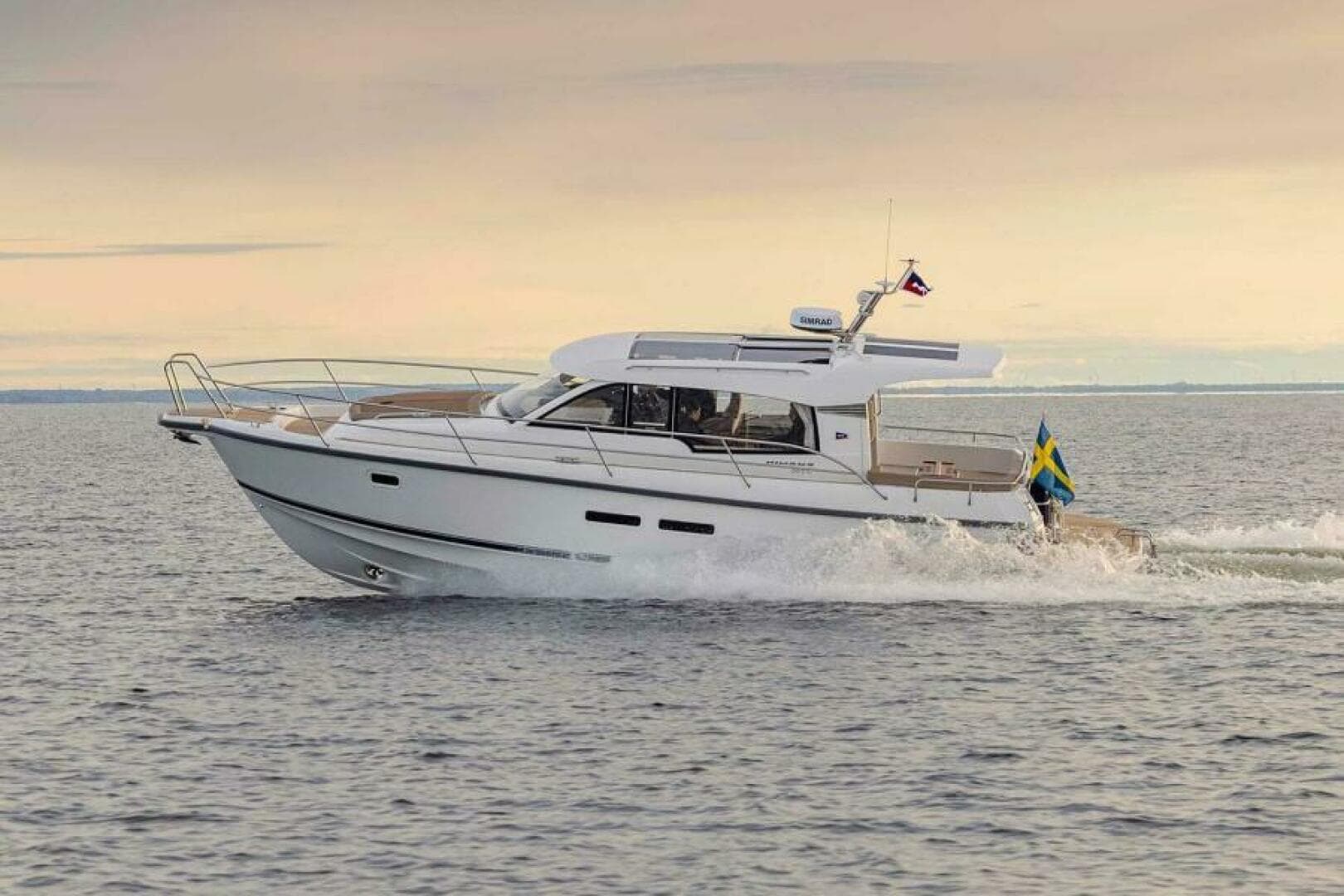 2025 Nimbus 365 Coupe — photo 1