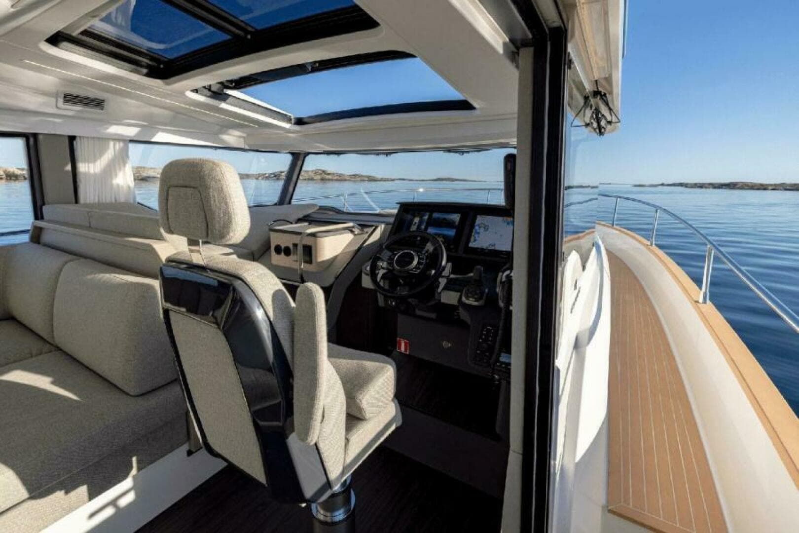 2025 Nimbus 495 Flybridge — photo 16