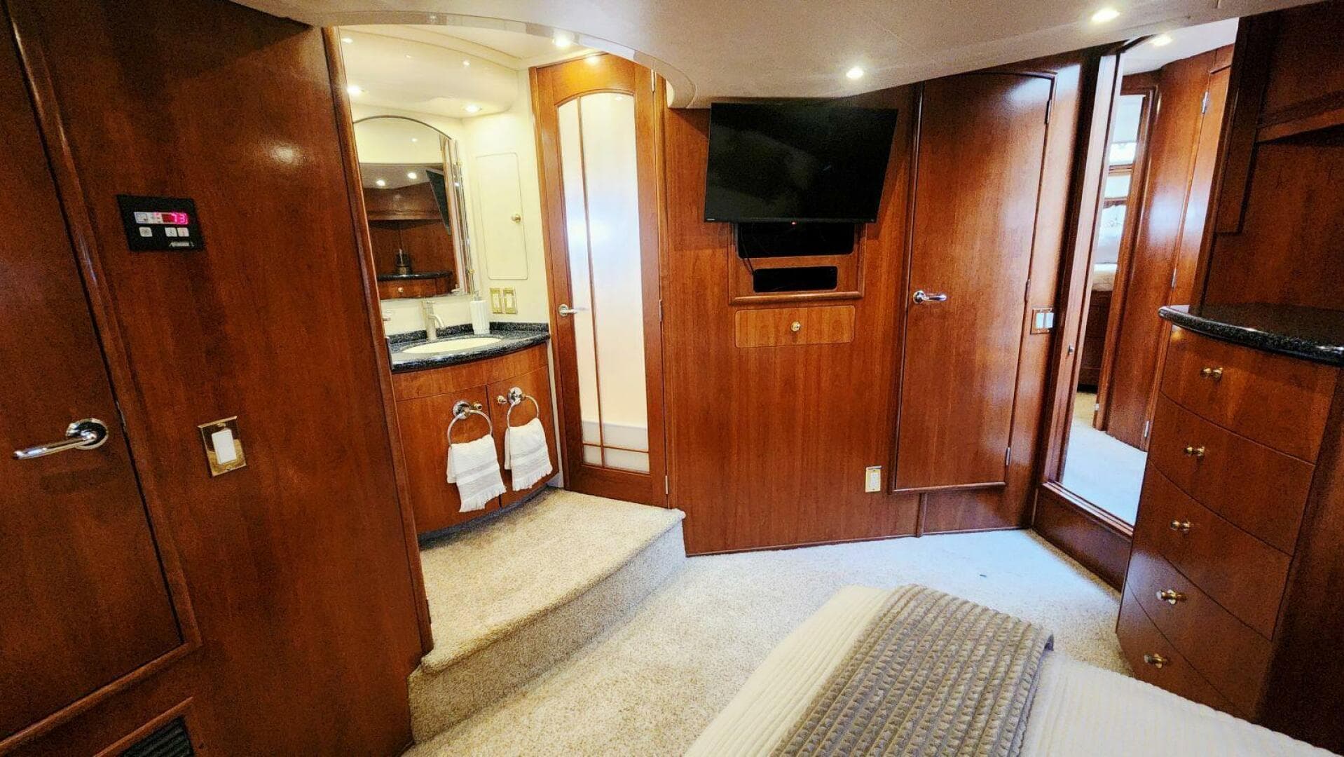 1999 Carver 530 Voyager Pilothouse — photo 43