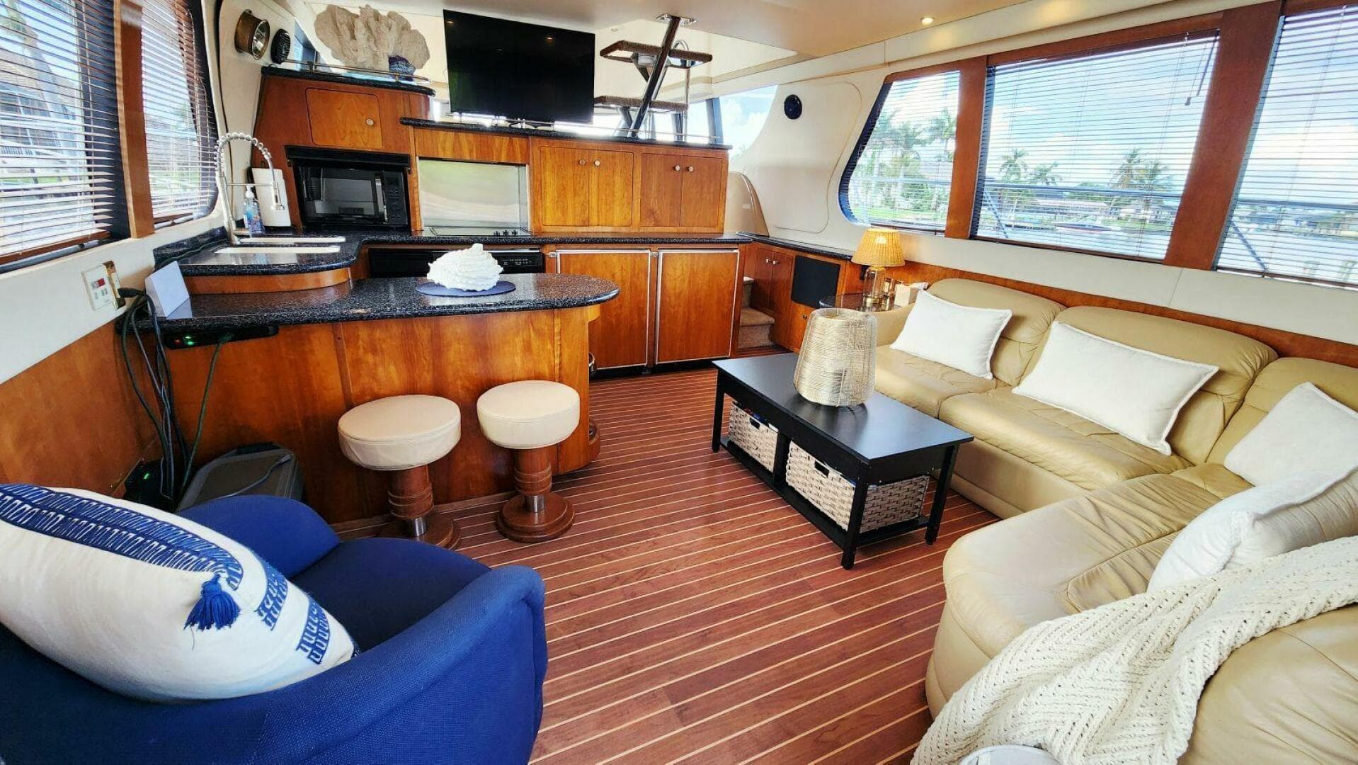 1999 Carver 530 Voyager Pilothouse — photo 12