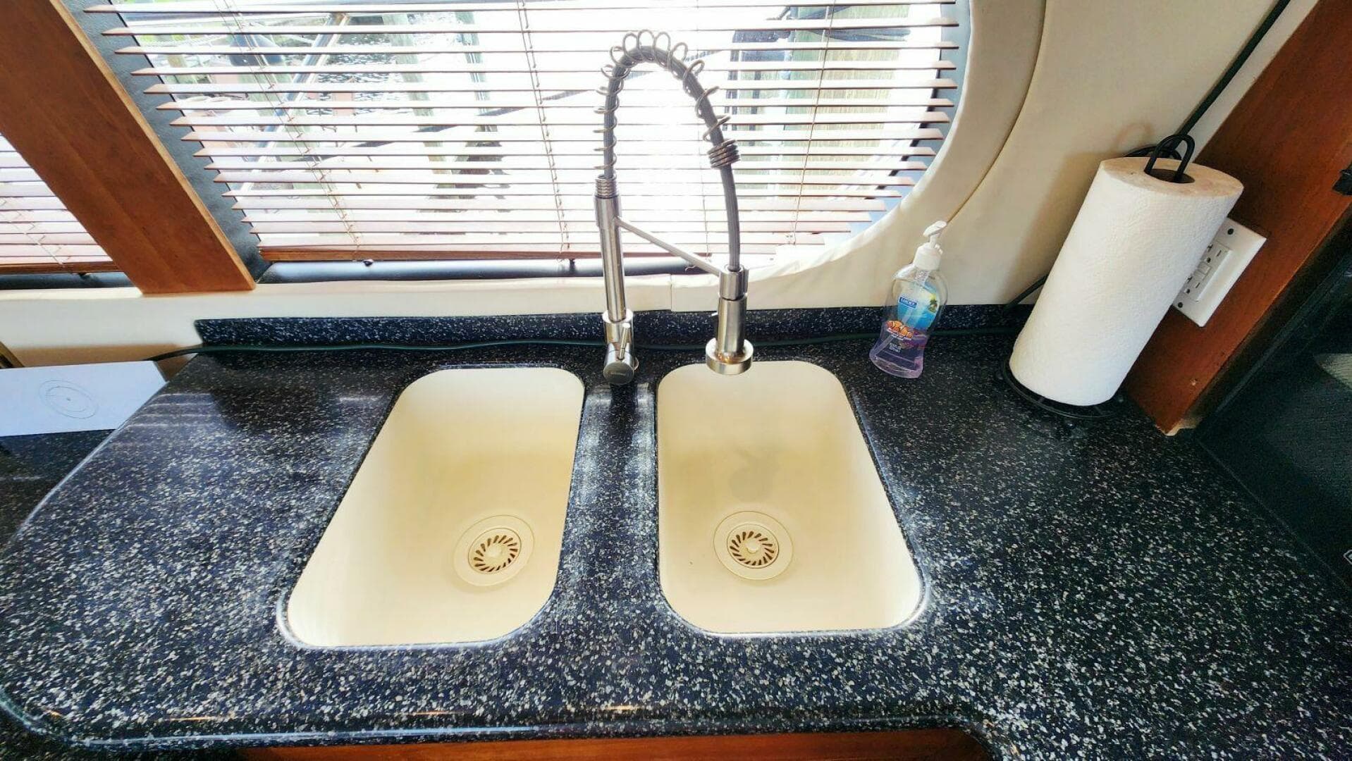 1999 Carver 530 Voyager Pilothouse — photo 20