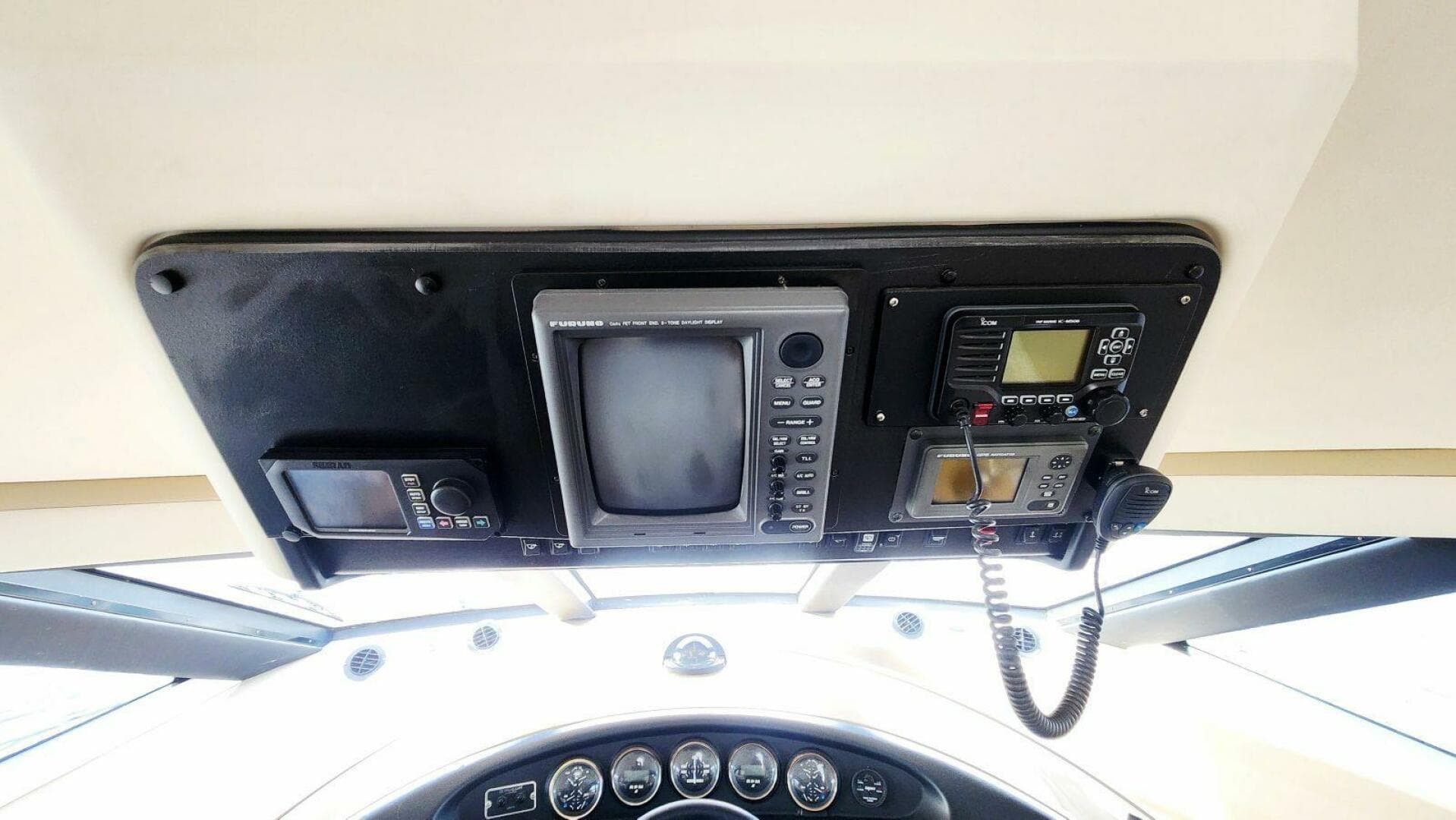 1999 Carver 530 Voyager Pilothouse — photo 34
