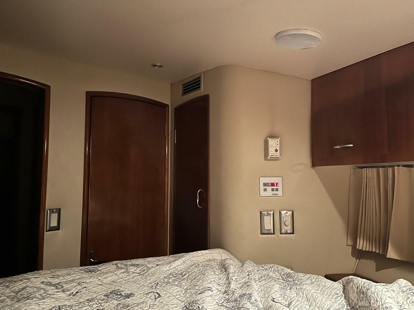 2003 Carver 360 Sport Sedan — photo 9