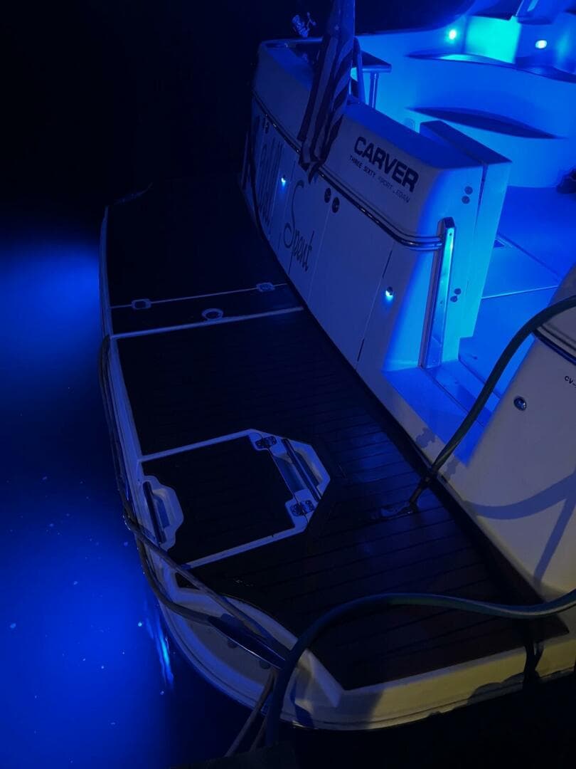 2003 Carver 360 Sport Sedan — photo 6