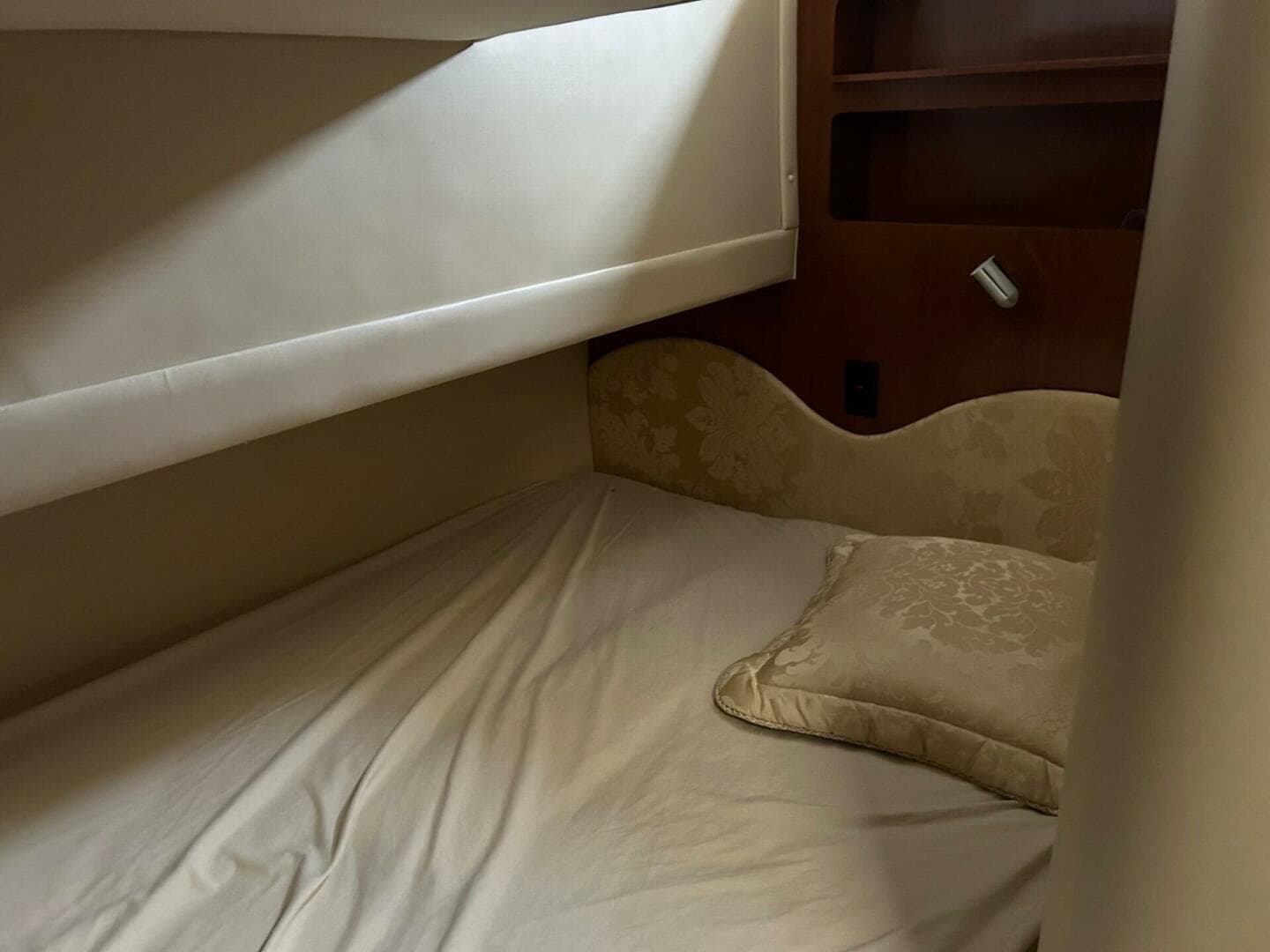 2003 Carver 360 Sport Sedan — photo 19