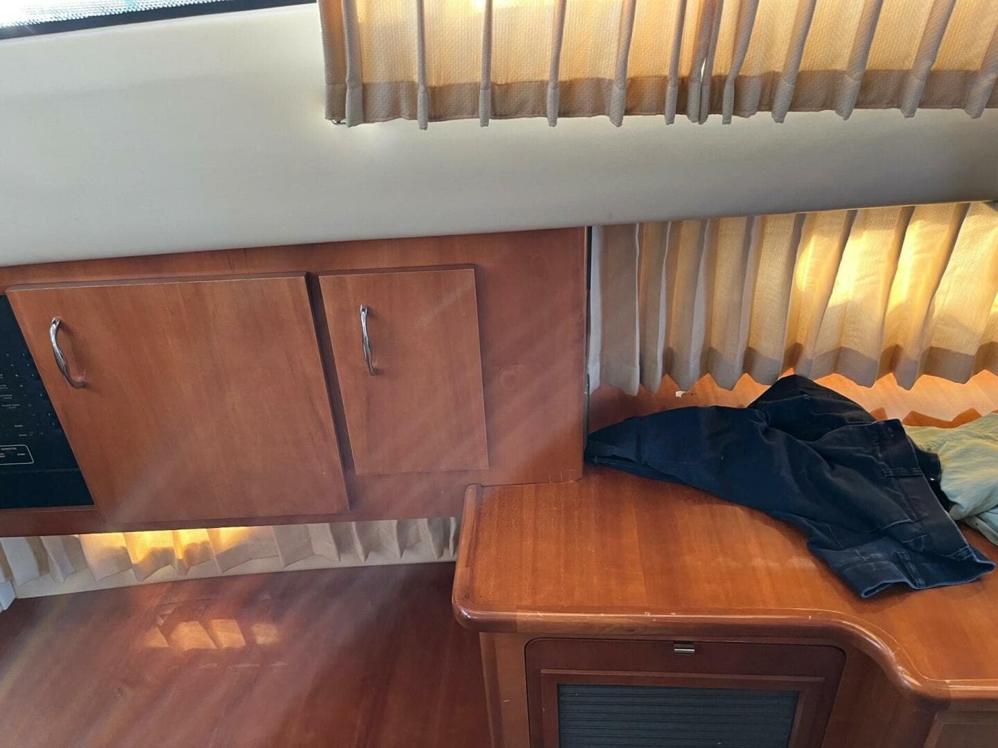 2003 Carver 360 Sport Sedan — photo 28