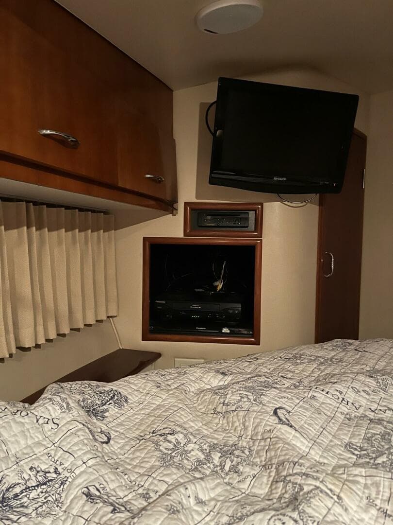 2003 Carver 360 Sport Sedan — photo 8