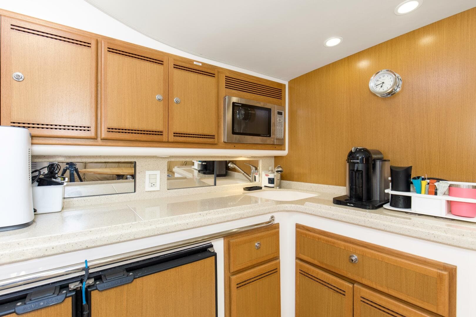 2007 Cabo 40 Express — photo 13