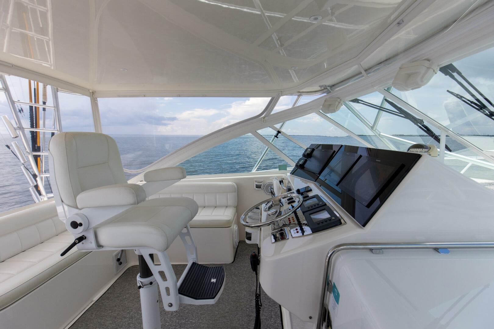 2007 Cabo 40 Express — photo 20