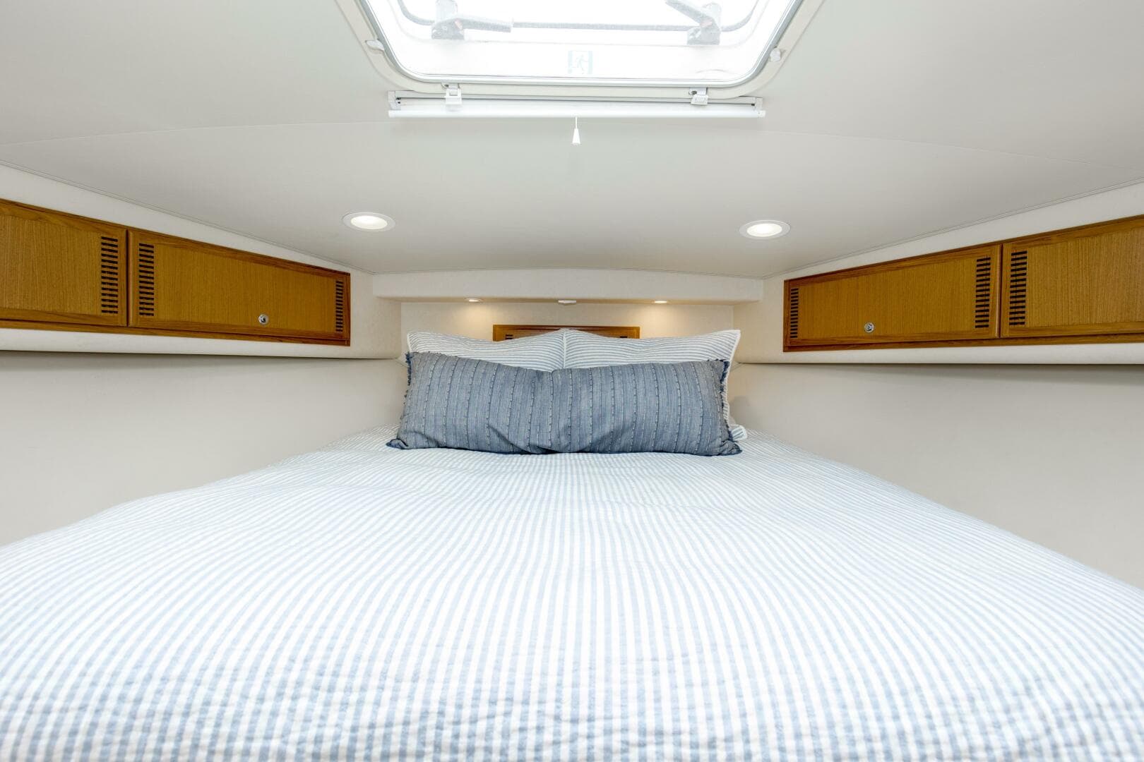 2007 Cabo 40 Express — photo 14