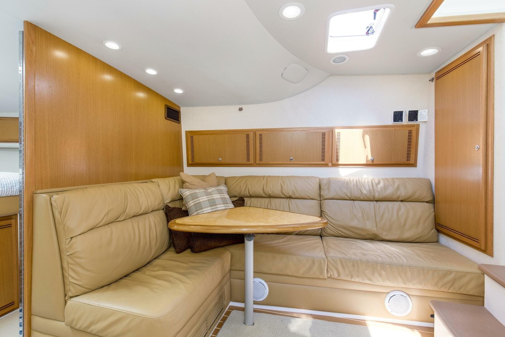 2007 Cabo 40 Express — photo 8