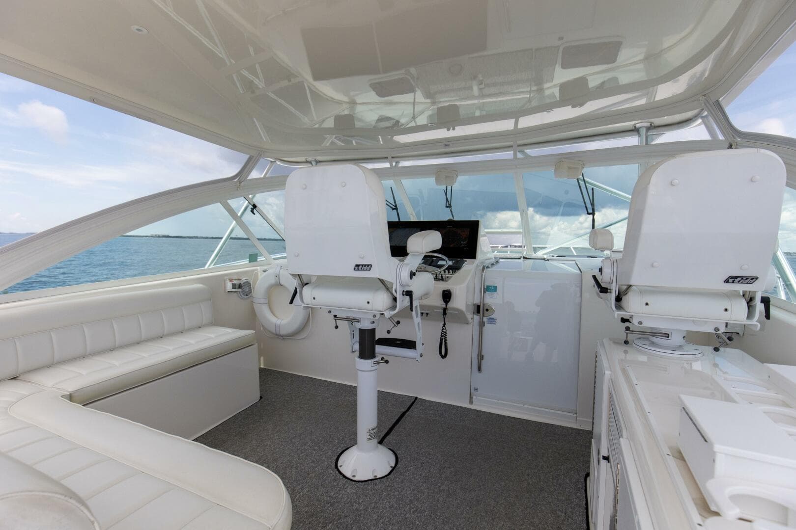 2007 Cabo 40 Express — photo 21