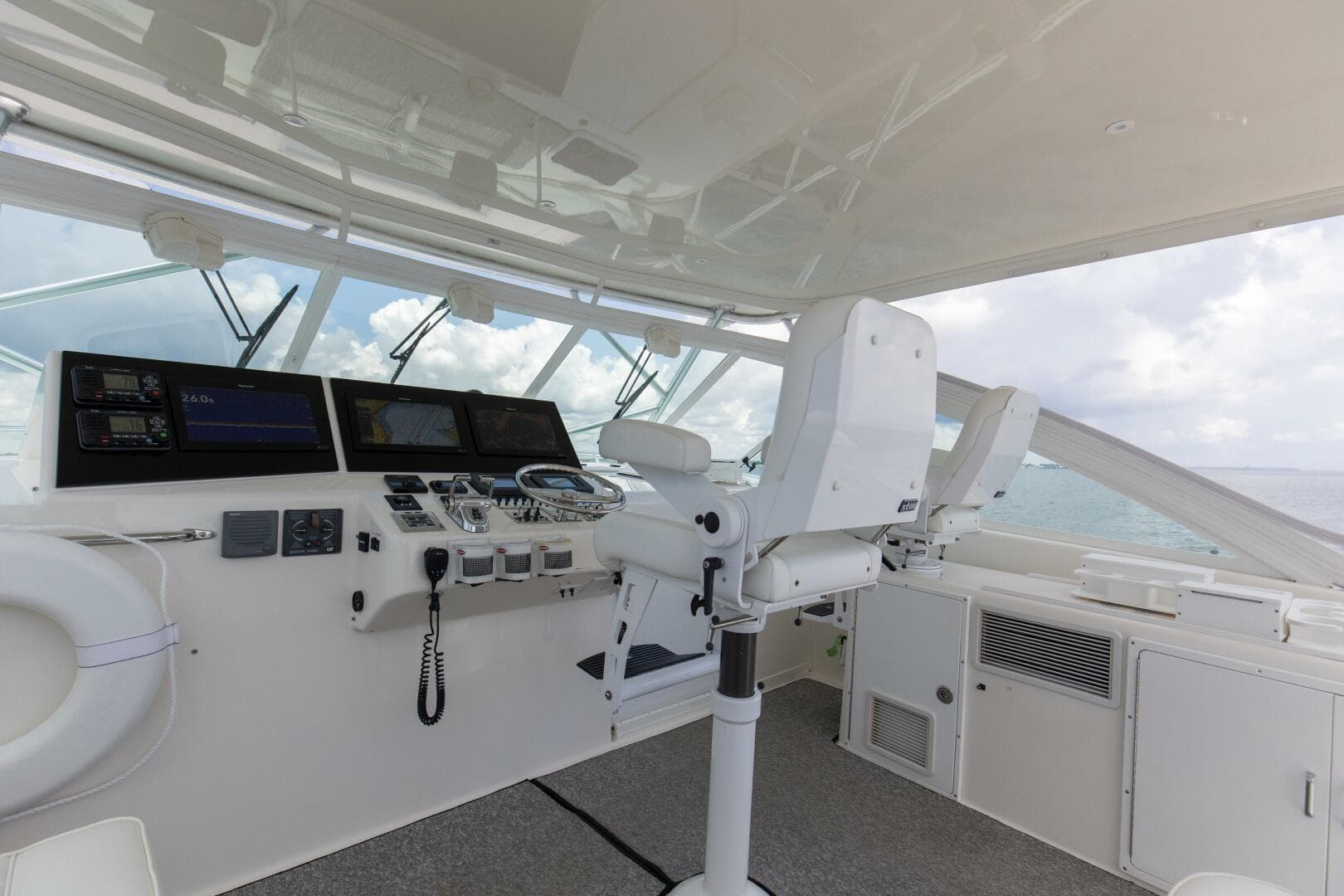 2007 Cabo 40 Express — photo 23