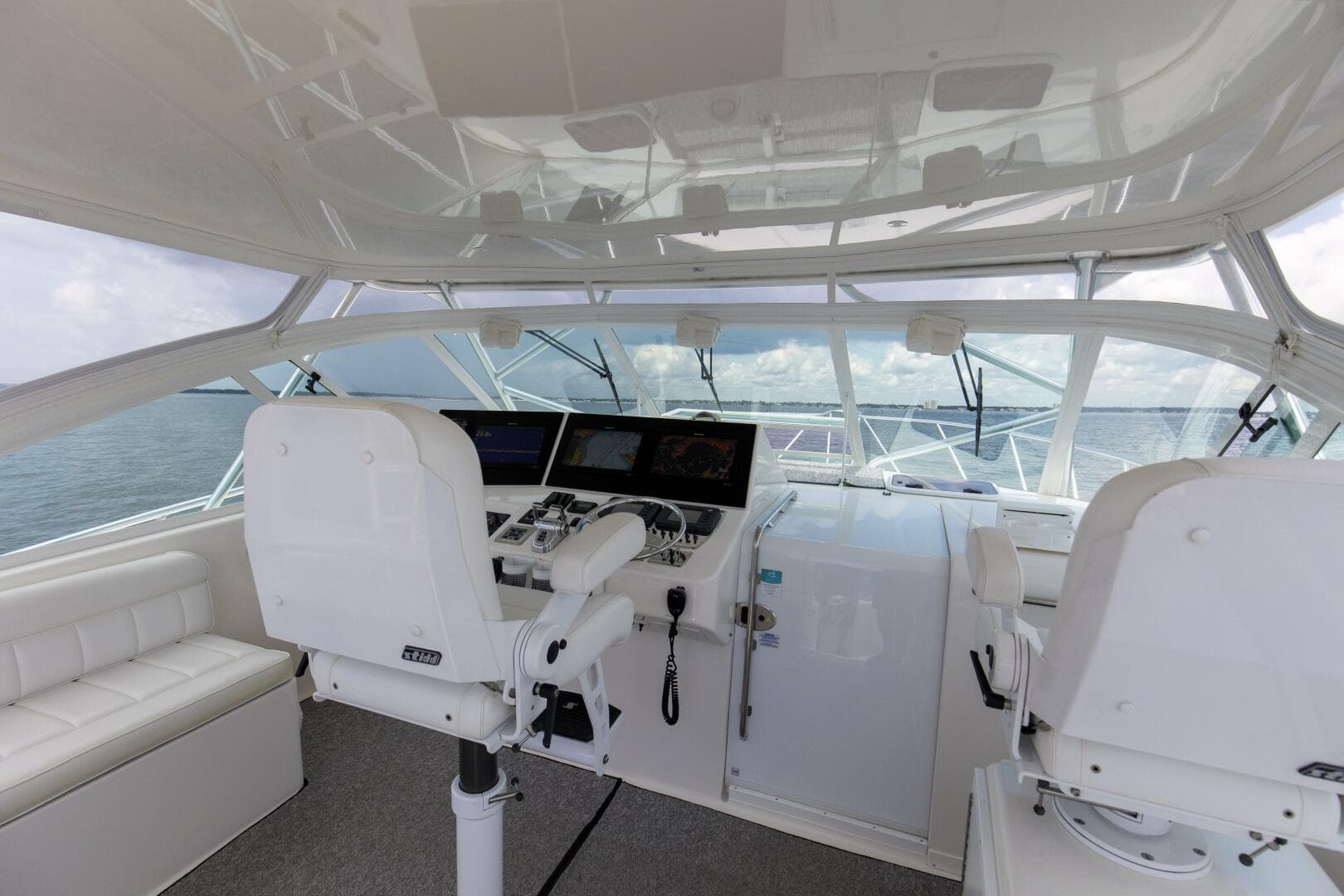 2007 Cabo 40 Express — photo 3