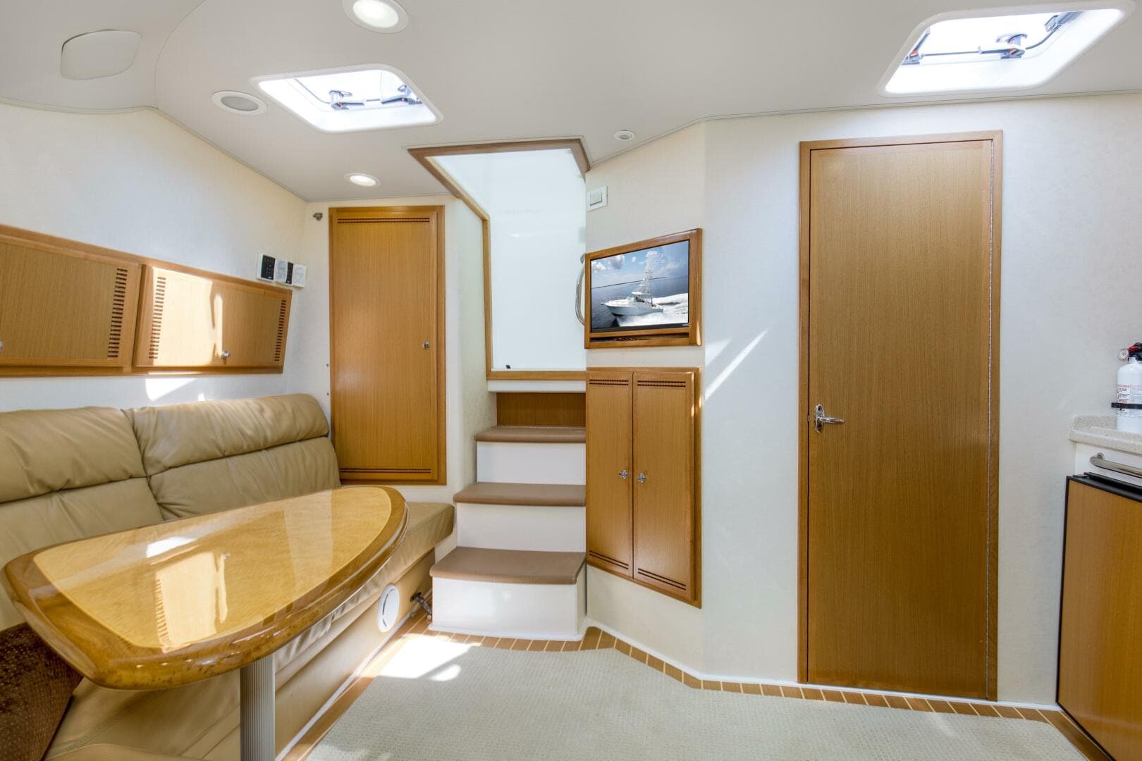 2007 Cabo 40 Express — photo 2