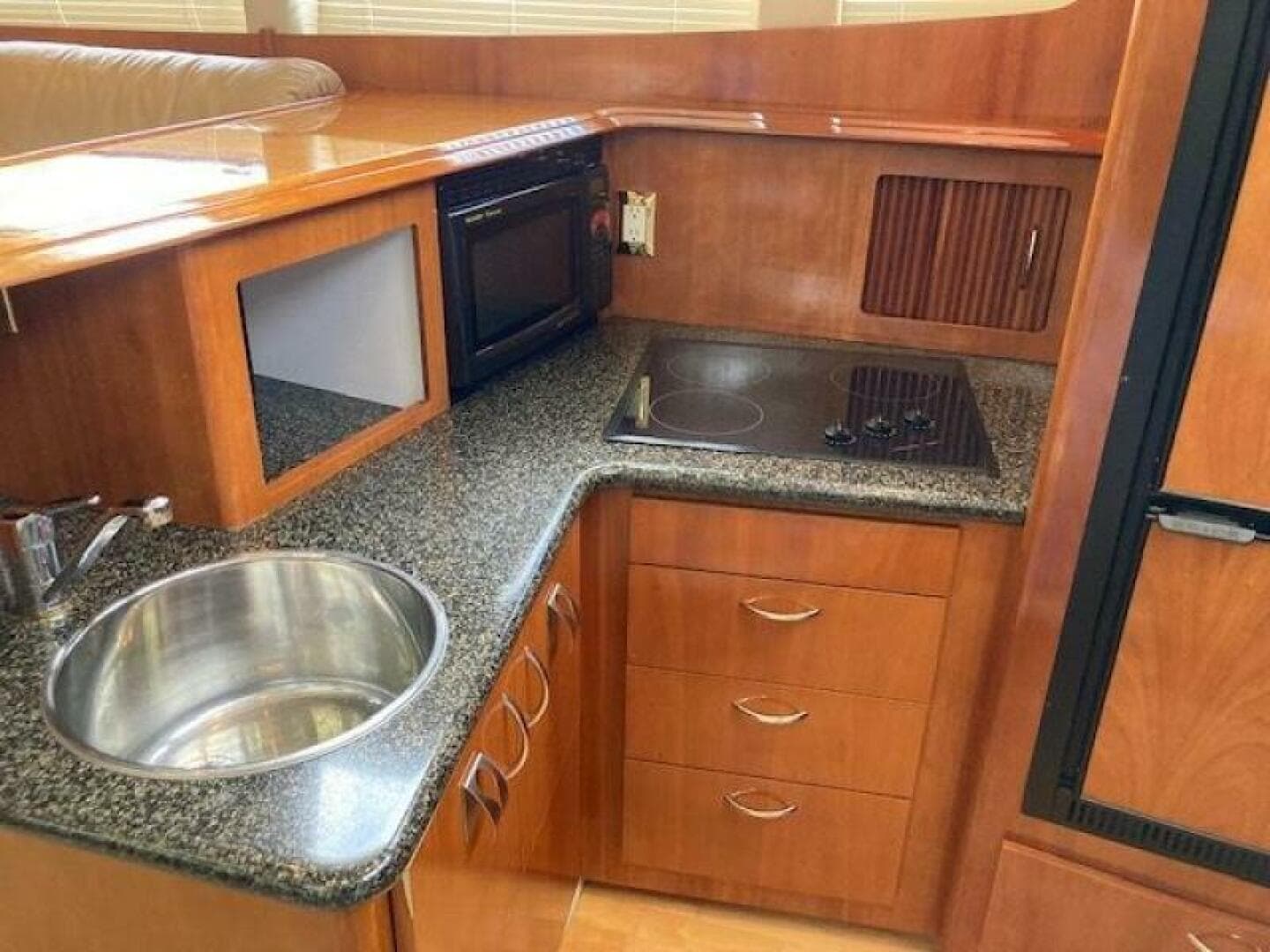 2003 Carver 396 Aft Cabin — photo 9