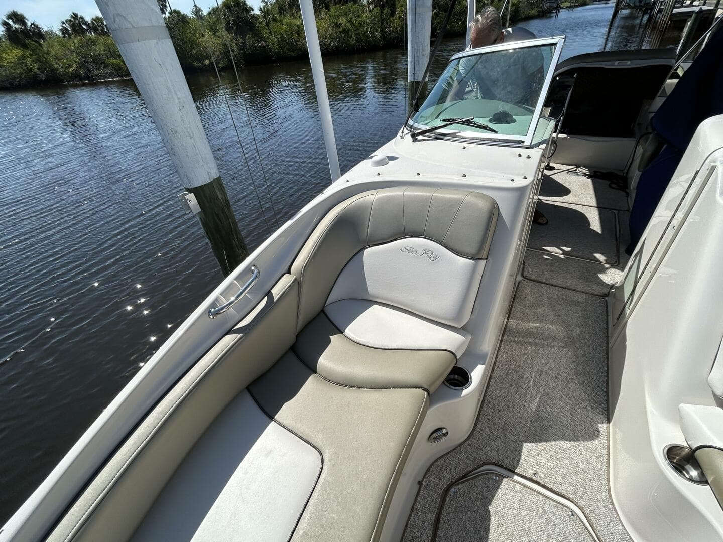2006 Sea Ray 240 Sundeck — photo 8