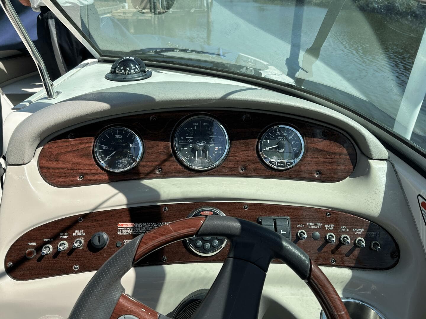 2006 Sea Ray 240 Sundeck — photo 3