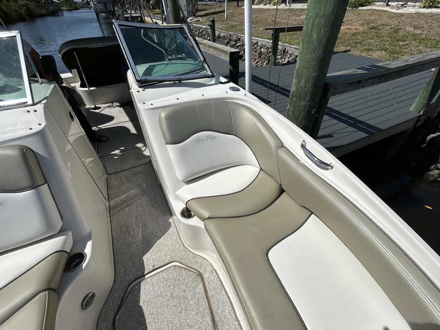 2006 Sea Ray 240 Sundeck — photo 9