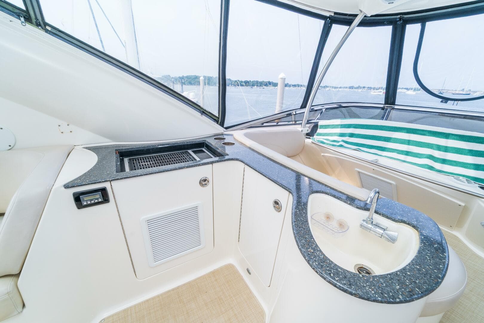 2009 Meridian 441 Sedan — photo 21