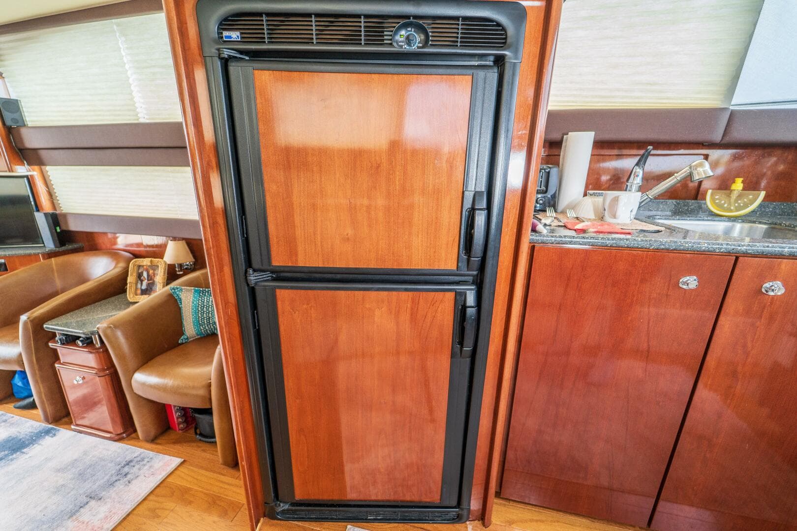 2009 Meridian 441 Sedan — photo 40